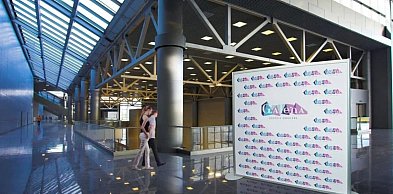 Różne potrzeby, jedno rozwiązanie? Jak dopasować ścianki reklamowe do charakteru w