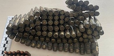 Arsenał na posesji 43-latka z gm. Koprzywnica. Mężczyźnie grozi do 8 lat więzienia