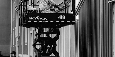 Czym jest podnośnik koszowy i do czego się go używa