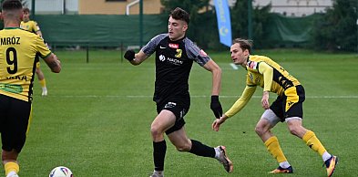 Siarka nie wykorzystała gry w przewadze. Remis w Jędrzejowie