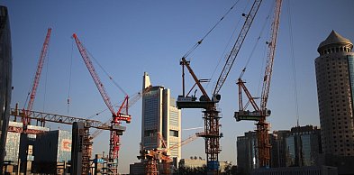 Cybanty stalowe - mały zacisk, który trzyma w ryzach rury, maszty i konstrukcje