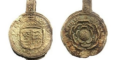 Kupiecki ślad sprzed wieków. Angielska plomba odnaleziona w Koprzywnicy