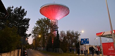 "Grzyb" w Tarnobrzegu iluminowany. Premierowe podświetlenie wieży ciśnień