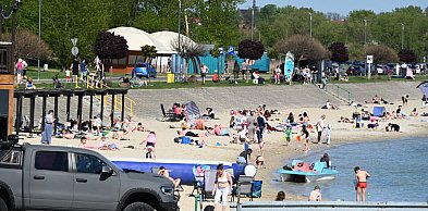 Majówka nad Jeziorem Tarnobrzeskim. Plaża znów tętniła życiem [ZDJĘCIA]