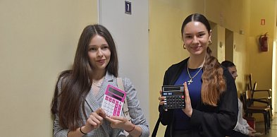 Maturzyści z tarnobrzeskiego „Rolnika” przed matematyką [ZDJĘCIA]
