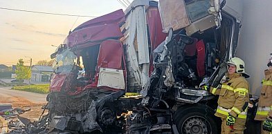 Czołowe zderzenie dwóch ciężarówek na DK9 w Lipniku [ZDJĘCIA]