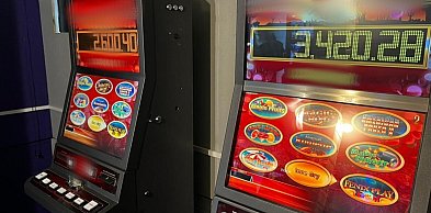 Nielegalny hazard w Tarnobrzegu. Zabezpieczono automaty i ponad 10 tys. zł gotówki