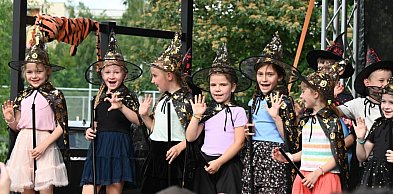 "Dziesiątka" zamieniła się w Krainę Bajek. Piknik Rodzinny przyciągnął tłumy