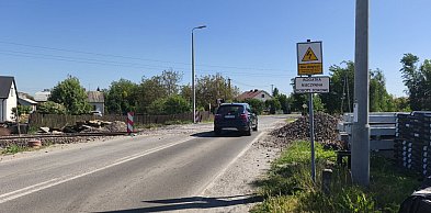 Uwaga kierowcy! Będą utrudnienia na przejeździe kolejowym w Chmielowie