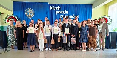 Poezja patriotyczna w wykonaniu młodych. Konkurs recytatorski w Koprzywnicy