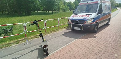 Wypadek nad jeziorem. Dwie 16-latki jechały jedną hulajnogą, trafiły do szpitala
