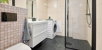 Listwy prysznicowe Syfonik.pl odporne na wilgoć - które materiały naprawdę wytrzym