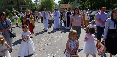 Procesje Bożego Ciała w Tarnobrzegu. Organizują je wspólnie parafie