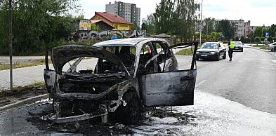 Pożar samochodu w Tarnobrzegu. Auto zapaliło się podczas jazdy [ZDJĘCIA] [WIDEO]