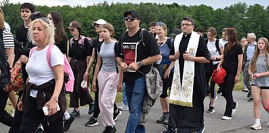 Ponad 400 pątników na trasie. Trwa 206. Pielgrzymka Staszowian do Sulisławic FOTO