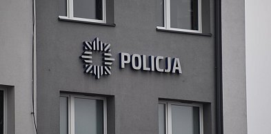 Pijany 26-latek niszczył rośliny przed komendą. Zapłacił słony mandat