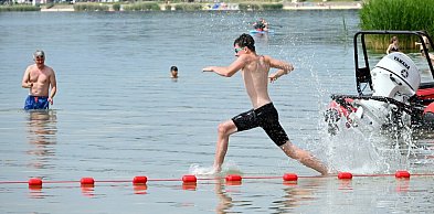 Triathlon dla dzieci nad Jeziorem Tarnobrzeskim. Rywalizacja małych twardzieli