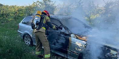Groźny pożar pod Sandomierzem. Spłonęło BMW
