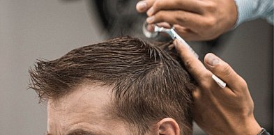 Puder czy pasta do włosów? Praktyczny przewodnik po męskiej stylizacji