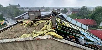 Kolejna nawałnica spadła na Stalową Wolę. Wiatr zrywał dachy budynków