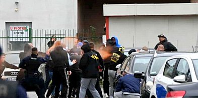 20 osób oskarżonych po bójce kibiców w Tarnobrzegu. Bili się przy stadionie