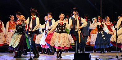 Nawet burza nie skłoniła tarnobrzeskich seniorów do przerwania zabawy [ZDJĘCIA]-225357