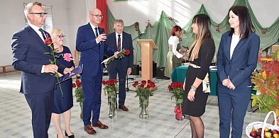 Sandomierscy nauczyciele otrzymali nagrody, życzenia i awanse zawodowe [ZDJĘCIA]-226416
