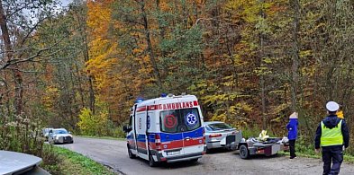 17-latek uderzył crossem w drzewo. Wezwano śmigłowiec LPR [ZDJĘCIA]-226779