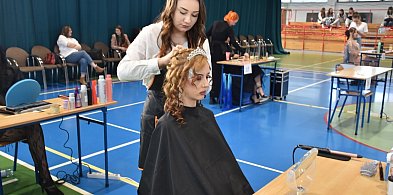 Magia warkoczy i loków w tarnobrzeskiej „Prymasówce” - konkurs fryzjerski-228270