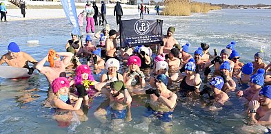 Żołnierze WOT i Body Mors wspólnie zanurzyli się w Jeziorze Tarnobrzeskim