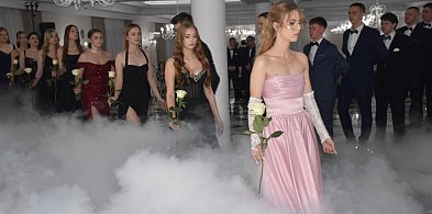 Sandomierski "Ekonomik" bawi się dziś na studniówkowym balu [ZDJĘCIA]