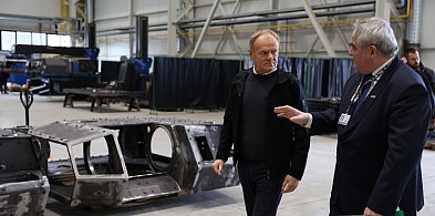 Donald Tusk w Stalowej Woli o „zakutych łbach”, politycy PiS o zaprzedaniu Niemcom