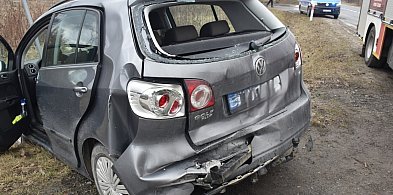 Zderzenie osobówki z samochodem ciężarowym w Stalach [ZDJĘCIA]