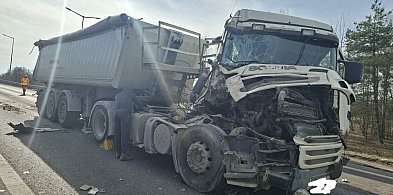 Zderzenie samochodów ciężarowych na DK9 w Nowej Dębie