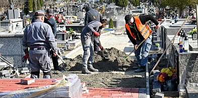 Trwają prace na Cmentarzu Parafialnym w Tarnobrzegu. Zobacz co się zmienia