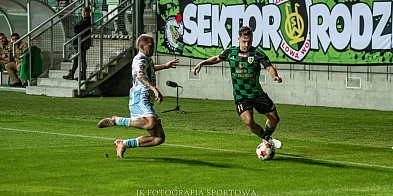 Stal rozbiła Świt. Hat-trick Hebla poprowadził gospodarzy do zwycięstwa-225380