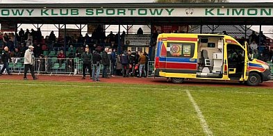 Piłkarz zasłabł podczas meczu w Klimontowie. To wychowanek Siarki-226272
