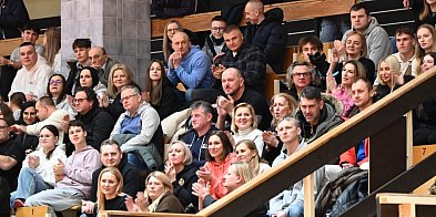 Mróz nie powstrzymał fanów Siarki. Znów pełne trybuny na meczu koszykarzy [FOTO]
