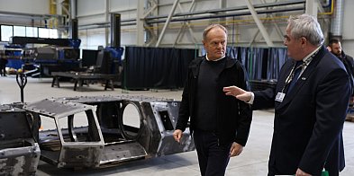 Donald Tusk w Stalowej Woli o „zakutych łbach”, politycy PiS o zaprzedaniu Niemcom