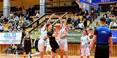 Koszykarze MKKS Siarki Tarnobrzeg pokonali AZS Politechnika Rzeszowska