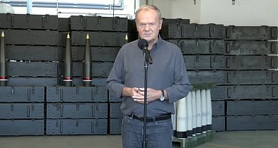 Donald Tusk w Nowej Dębie o produkcji pocisków 155 mm i współpracy z Brytyjczykami-225526