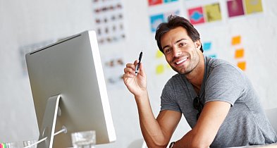 Chcesz tworzyć projekty graficzne, które łączą sztukę z technologią? Wybierz...-227081