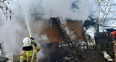 Dramat w powiecie staszowskim. Strażacy walczą z pożarem domu [FOTO]-229429
