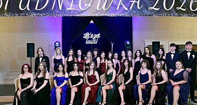 Bal studniówkowy staszowskiego "Ekonomika". Uczniowie bawili się w Pałacu Konary