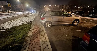 Para buchała spod kostki chodnikowej. Awaria sieci ciepłowniczej w Staszowie