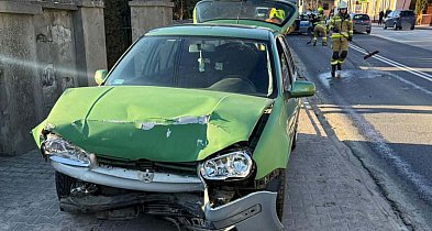 Pijany kierowca volkswagena uderzył w audi. Ponad dwa promile na liczniku w Osieku