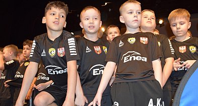 Kilkuset młodych piłkarzy znów może grać i trenować [FOTO]