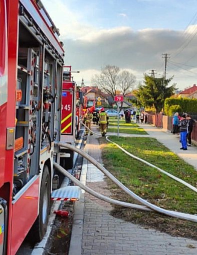 Groźny pożar w pow. staszowskim. Wszystko przez butlę z gazem [ZDJĘCIA]-226901