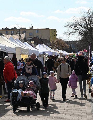 Trwa Jarmark Wielkanocny w Tarnobrzegu: Sprawdziliśmy, co warto kupić i... [FOTO]