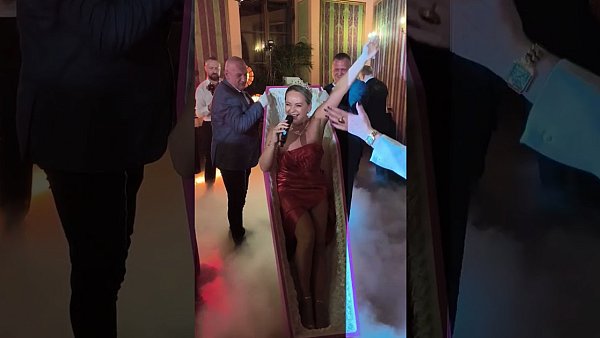 Aneta Dobroch na swoje 50. urodziny przybyła w... trumnie